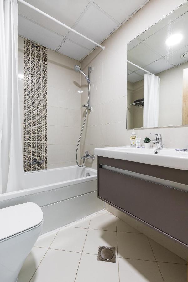 Lovely Unit With Marina View Villa Дубай Екстериор снимка