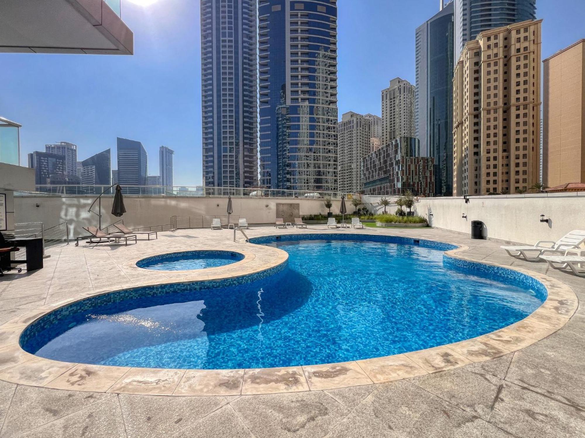 Lovely Unit With Marina View Villa Дубай Екстериор снимка